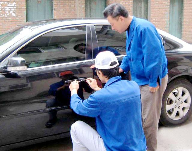 徐闻开锁公司：车钥匙坏了怎么办